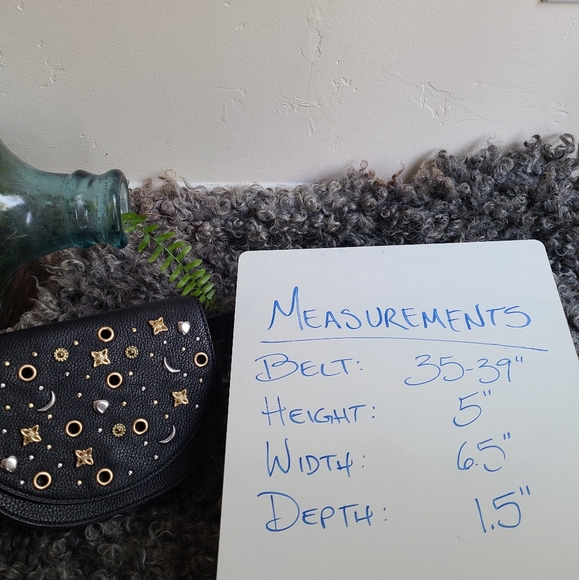 SWAPPED - NWOT BCBGeneration Belt Bag - Picture 8 of 8